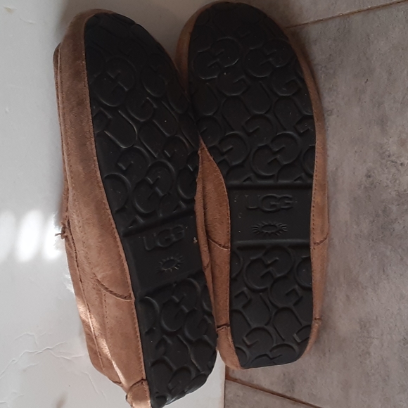 UGG  slipper  size  9 men - Picture 5 of 5